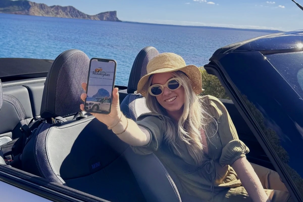 Woman using Ibiza Routeplan on her phone during a self-drive road trip in Ibiza
